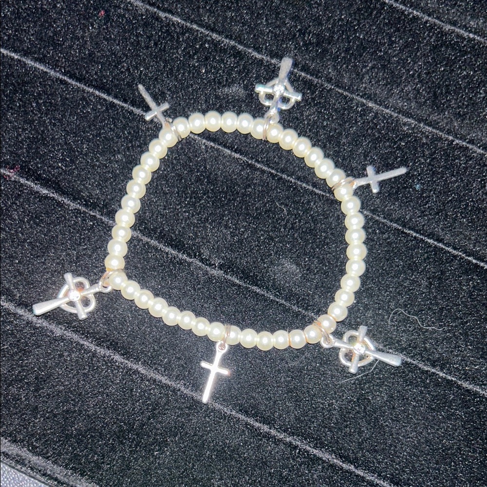 Silver Cross Charm Pearl Bracelet‎